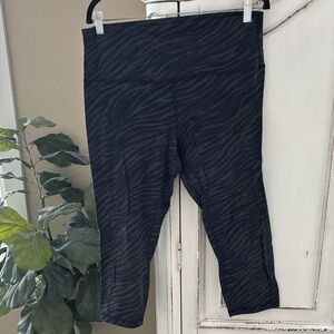 Lululemon Align HR Capri Length 20” Inseam Black/Gray Leggings size 14